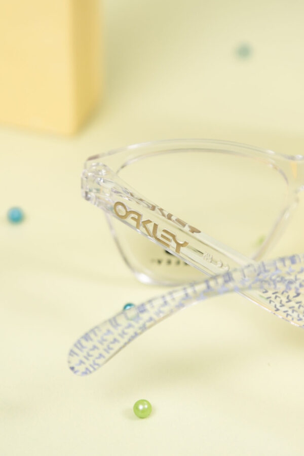 OAKLEY
